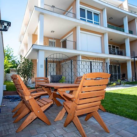 Voeroesko Villa -Elnoeki Szauna Es Jakuzzi Hasznalattal Balatonalmádi Exterior photo