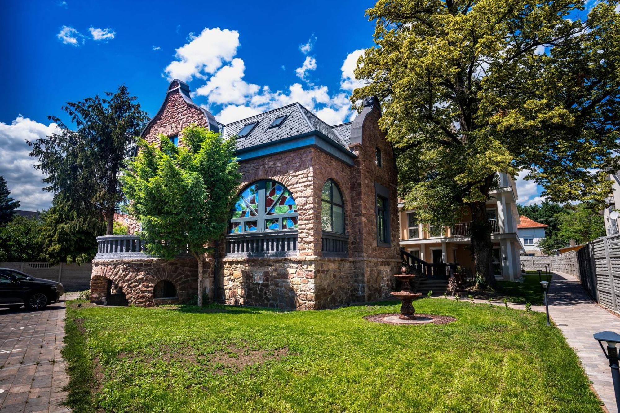 Voeroesko Villa -Elnoeki Szauna Es Jakuzzi Hasznalattal Balatonalmádi Exterior photo