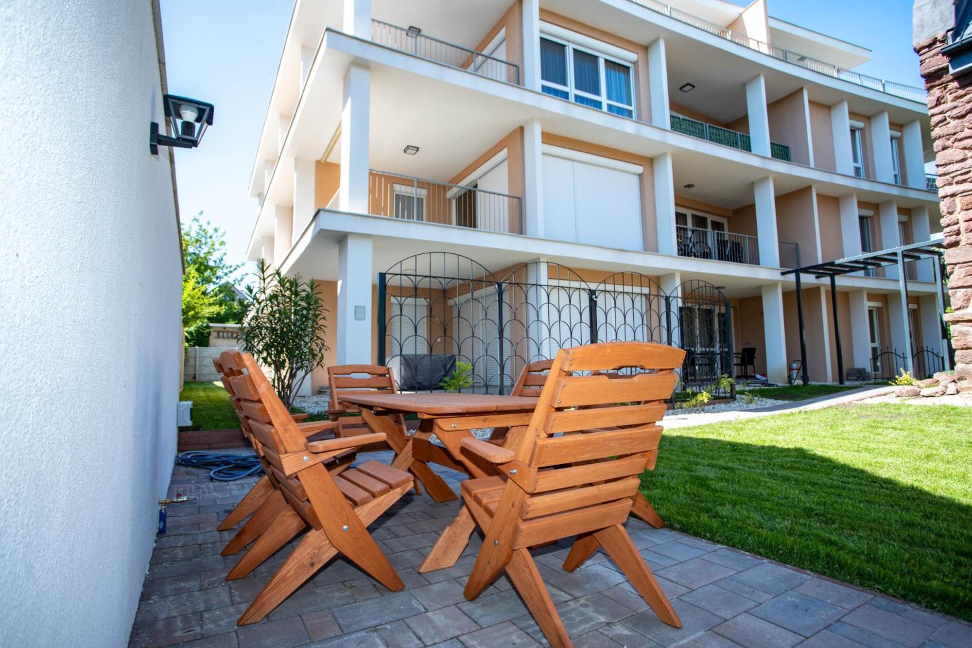 Voeroesko Villa -Elnoeki Szauna Es Jakuzzi Hasznalattal Balatonalmádi Exterior photo