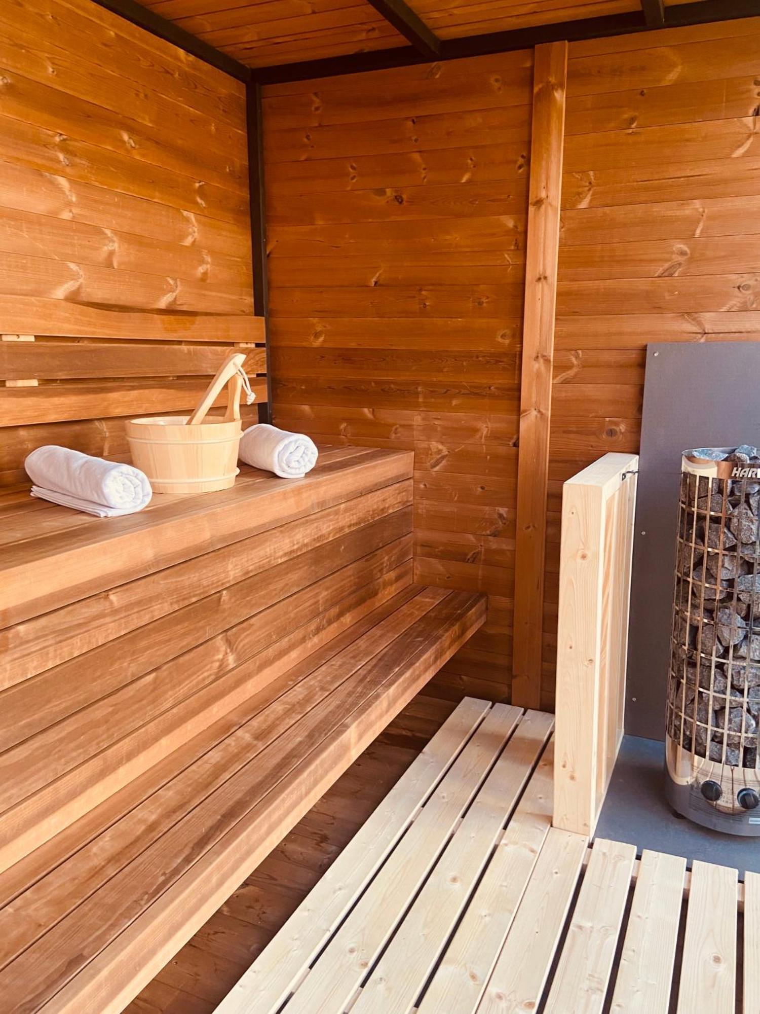 Voeroesko Villa -Elnoeki Szauna Es Jakuzzi Hasznalattal Balatonalmádi Exterior photo